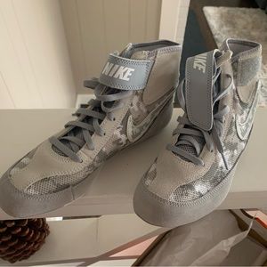 Youth size 6 wrestling shoes